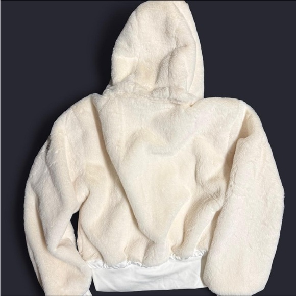 ALO Yoga Cream Teddy Jacket - Picture 5 of 6